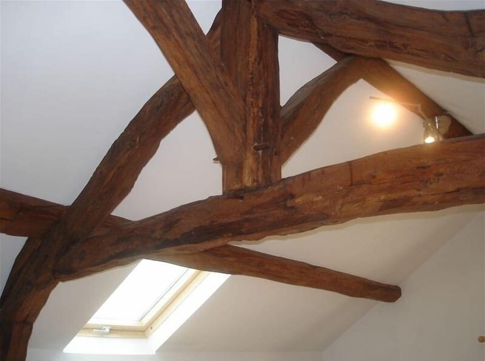 Lodge - The beams close up