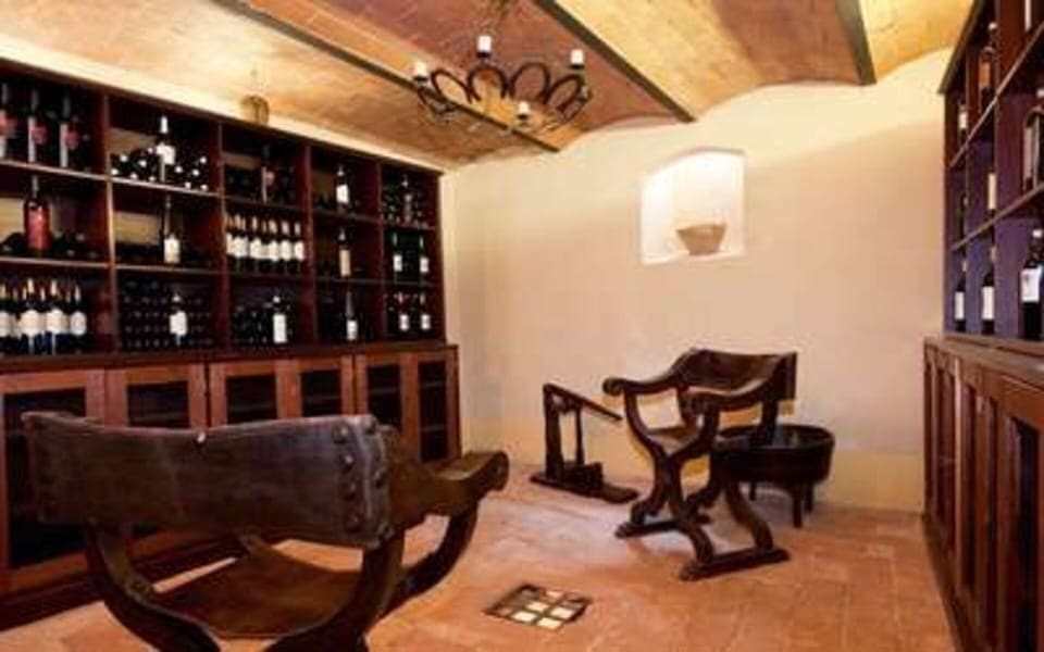 villa-di-cabbiavoli-chianti-villa-cellar