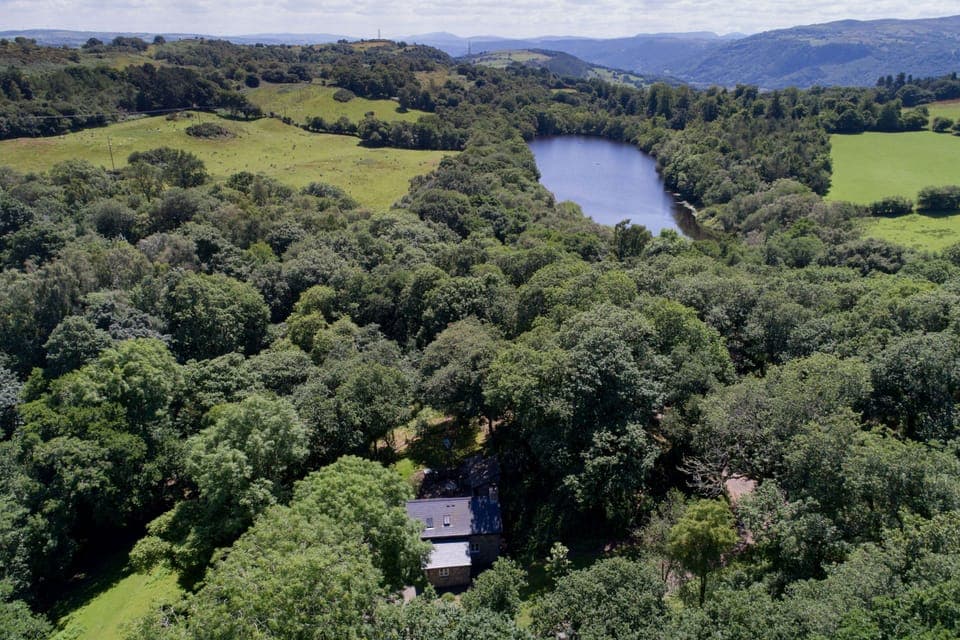 Set in hilly and wooded countryside in the lower reaches of the Conwy Valley, it commands spectacular views across to Snowdonia.