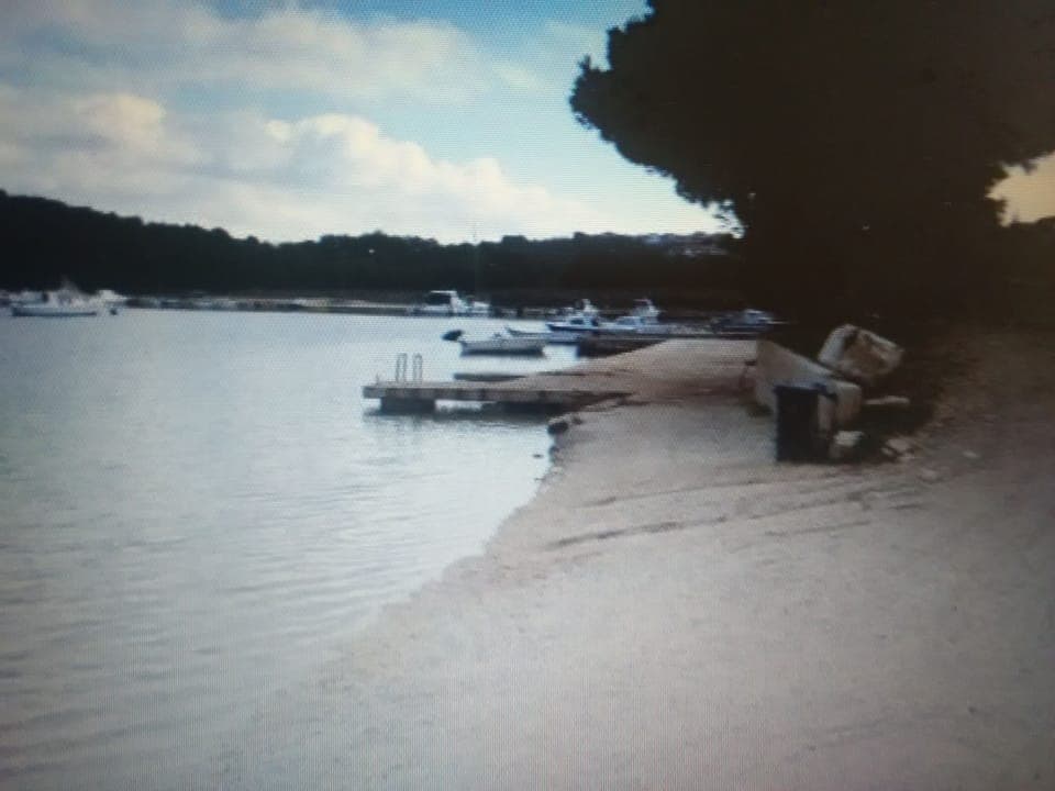 Plaza 150 m from the villa