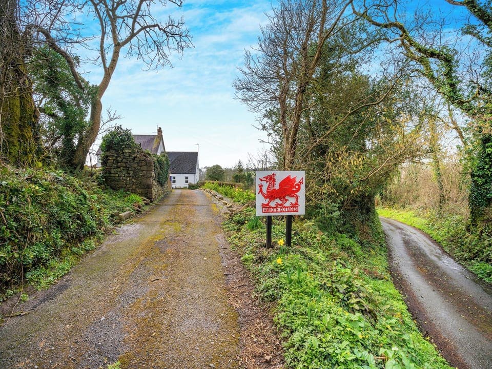 Driveway | Stable Cottage - Amroth Cottages, Amroth, near Saundersfoot