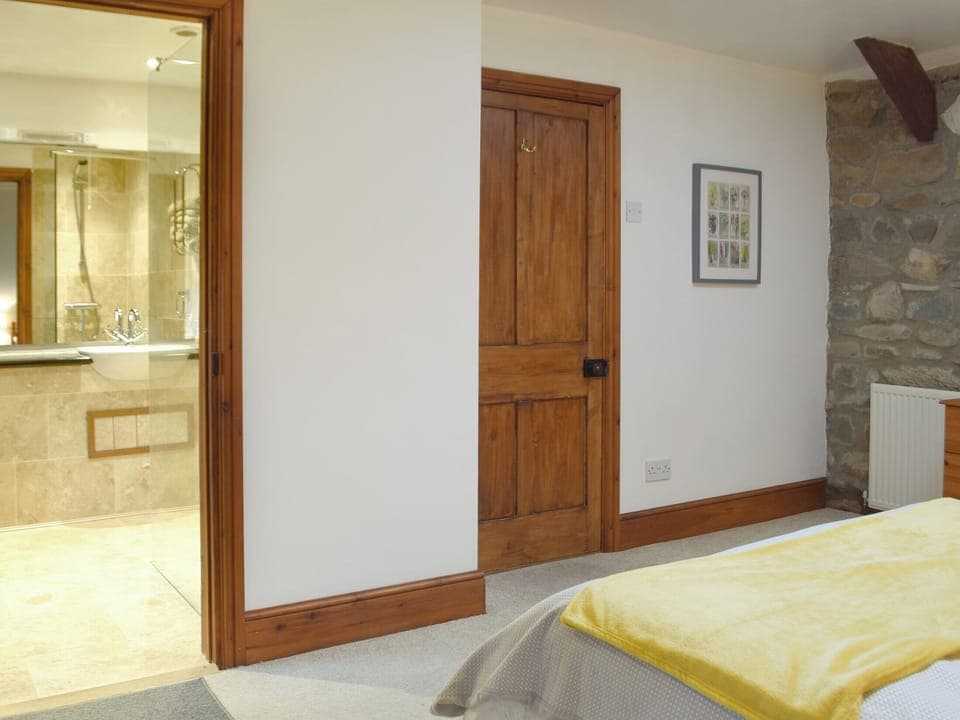 Double bedroom with en-suite | Jemima&rsquo;s Cottage, Cilshafe, near Fishguard