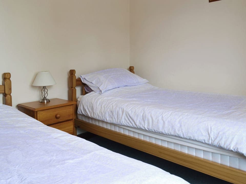 Comfortable twin bedroom | Stable Cottage 6 - Moor Farm Stable Cottages, Foxley, near Fakenham