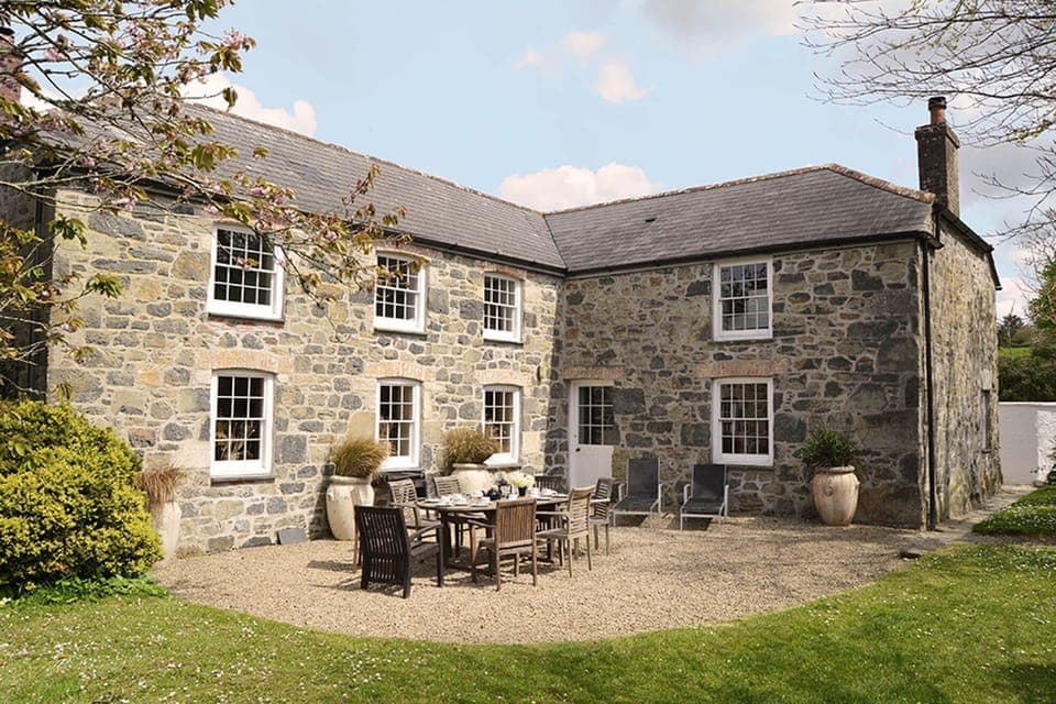 The beautifully appointed farmhouse has a sunny barbecue terrace