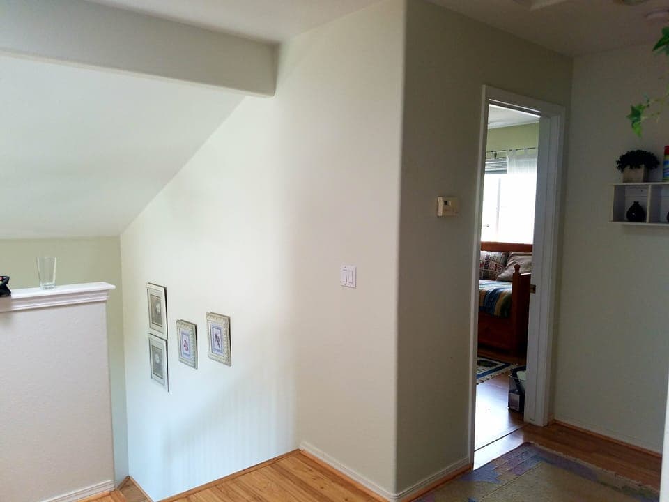 Landing between upstairs bedrooms 