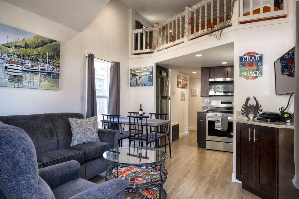 Crab Shack - The spacious living room