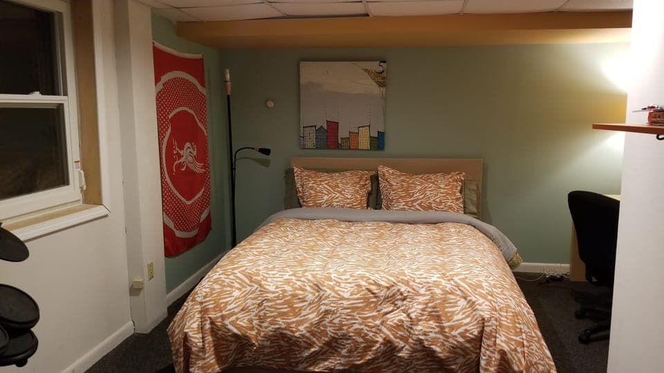 Bedroom #3 - Queen bed