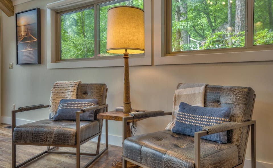 Many options of seating in the living room