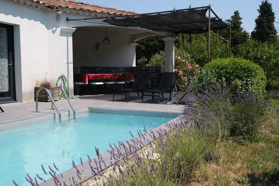 L'ISLE-SUR-LA-SORGUE Holiday rental, comfortable house for rent, with pool for 8 people. Online reservation with Plaisirs & Maisons de Provence