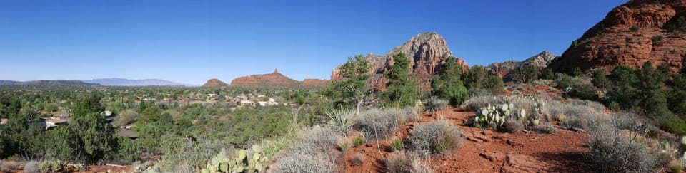 2-min walk on the concealed trail, and first panoramic view of West Sedona.