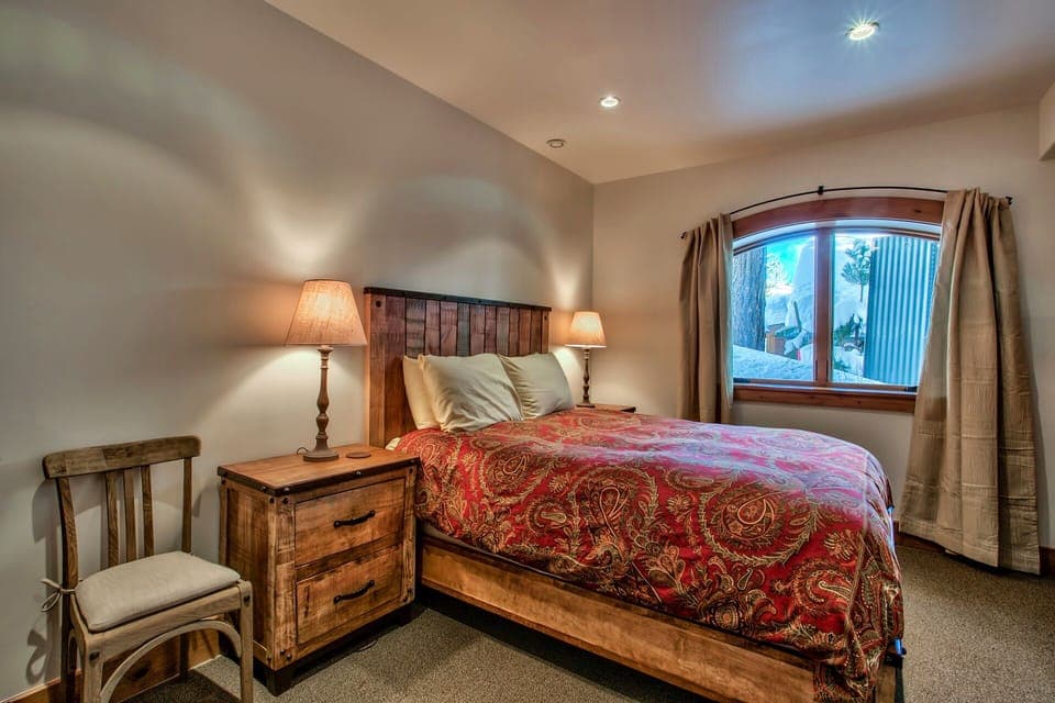 third bedroom
queen size bed