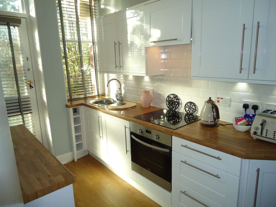 Fully fitted kitchen 