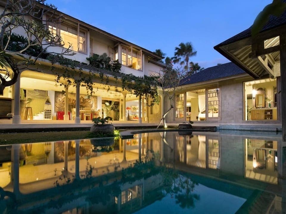 SKL Modern 3BR Villa Downtown Seminyak