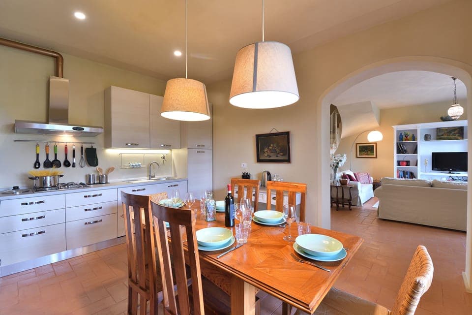 La Ginestra's kitchen with dining table and view onto the living room
