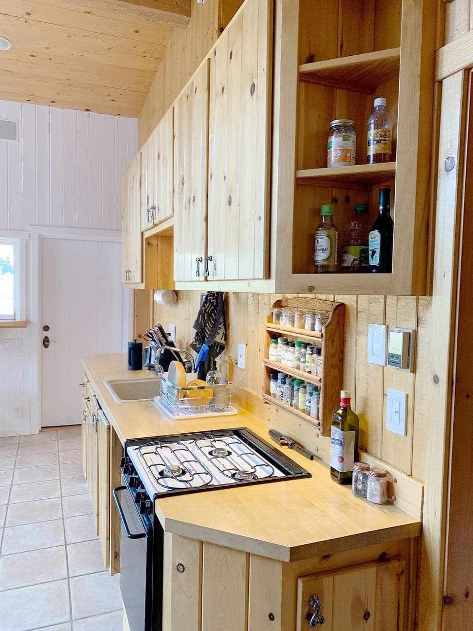 Kichenette - equipped for preparing everything from coffee to full meals
