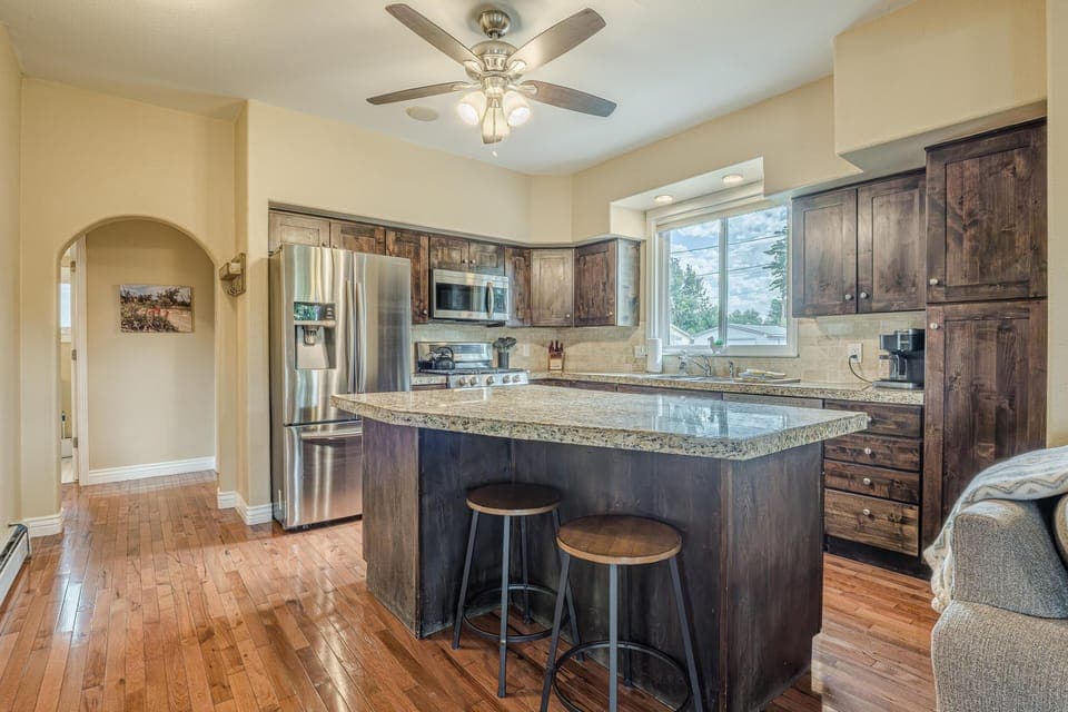 Full-size appliances, sharp knives, and enough counter space to actually cook—yes, it’s all here.