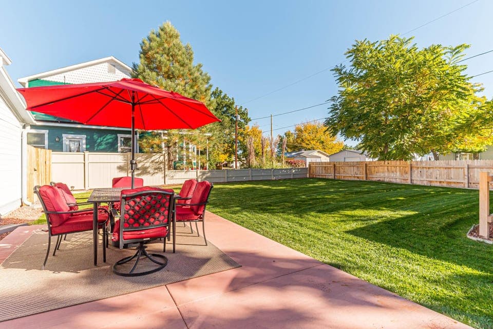 Beautiful yard and patio for the whole family!