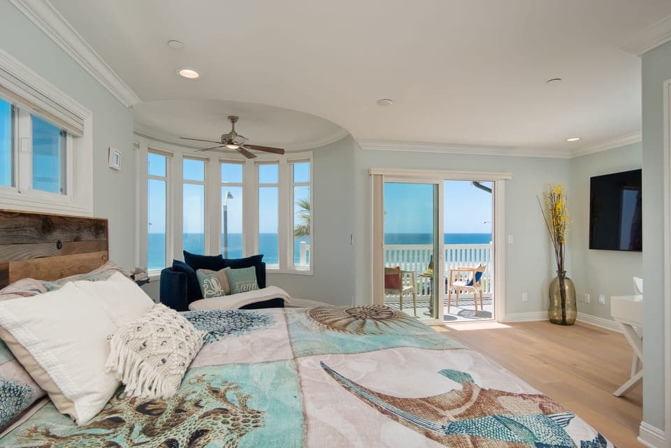 Master Bedroom, with very sweeping ocean view.
