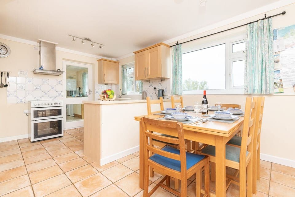 Open plan kitchen/diner