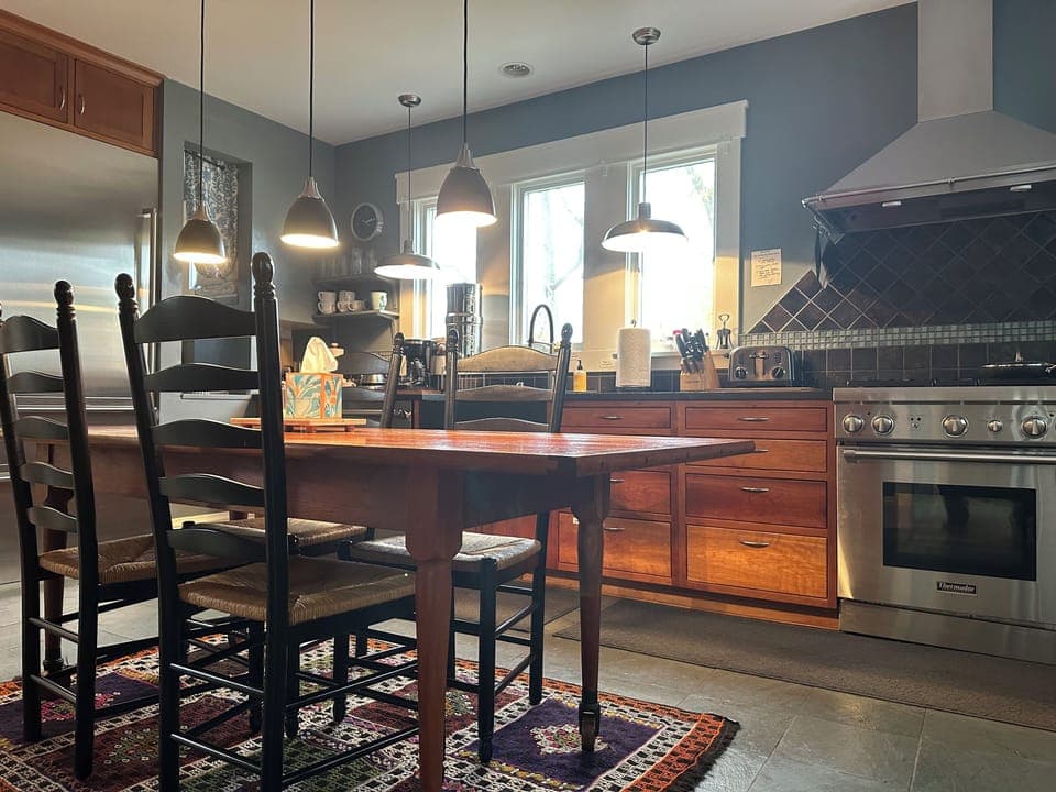 Fully equipped kitchen; table seats six; gas stove; water filter; Viking fridge