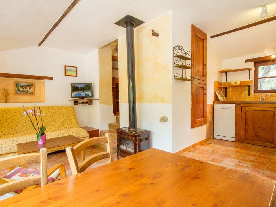 lou petarel, kitchen and living room