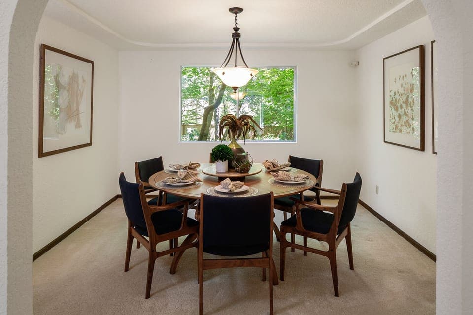 Dining room seating for 6