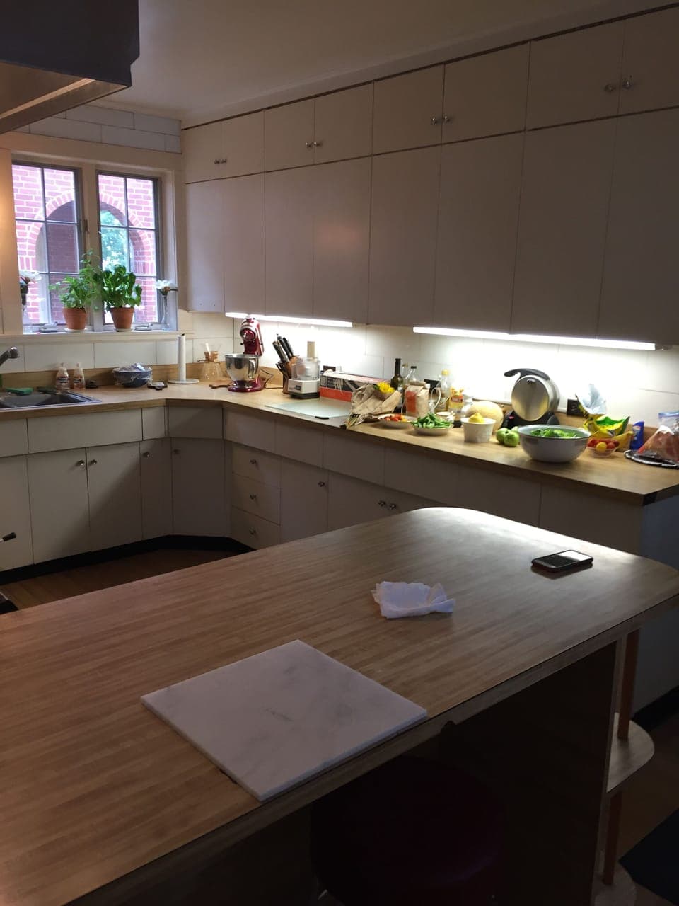 Large kitchen fully equipped 