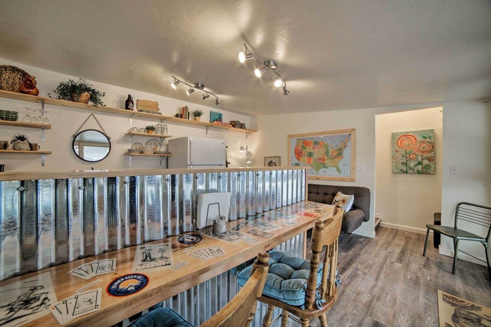 Dining Area | Dishware & Flatware Provided