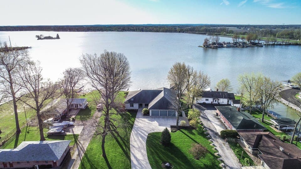 Waterfront Executive Retreat with 3 boat docks in a no ski zone