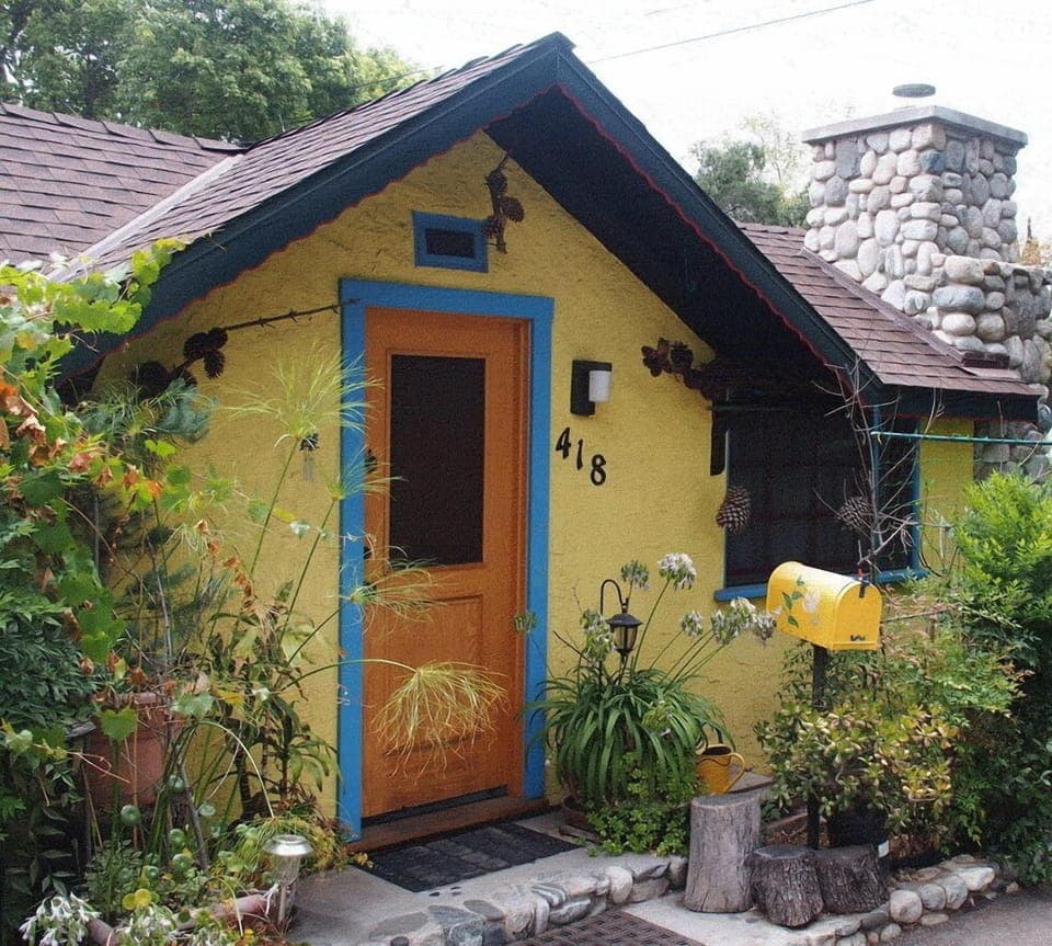 Sierra Madre mountain view "Hobbit House"