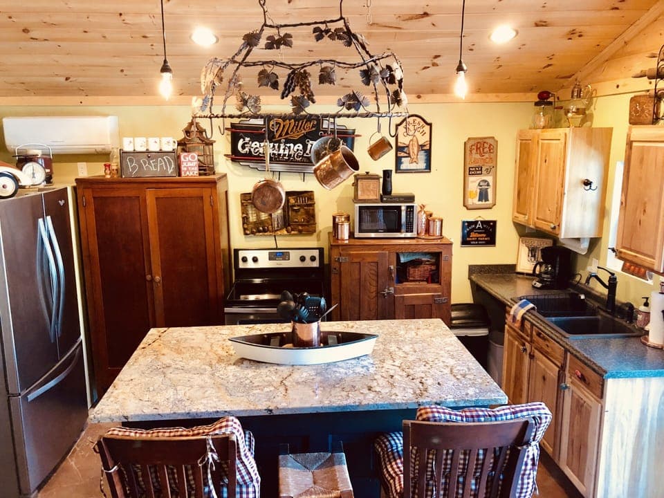 Kitchen with large moveable island