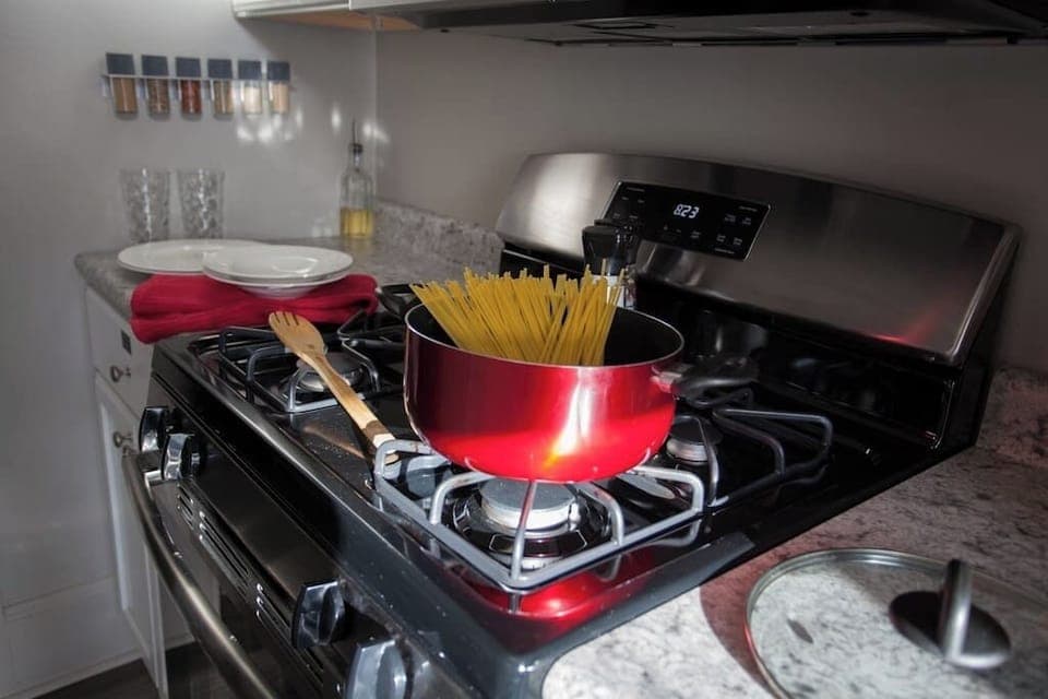 Full kitchen 