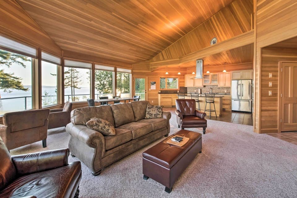 Living Room | Central Heating | Free WiFi