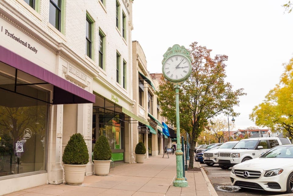 Upscale shopping and plenty of restaurants to choose from