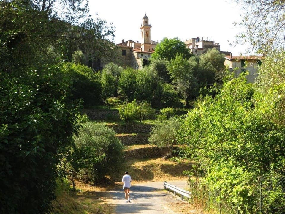 Main road to Fanghetto from State highway
