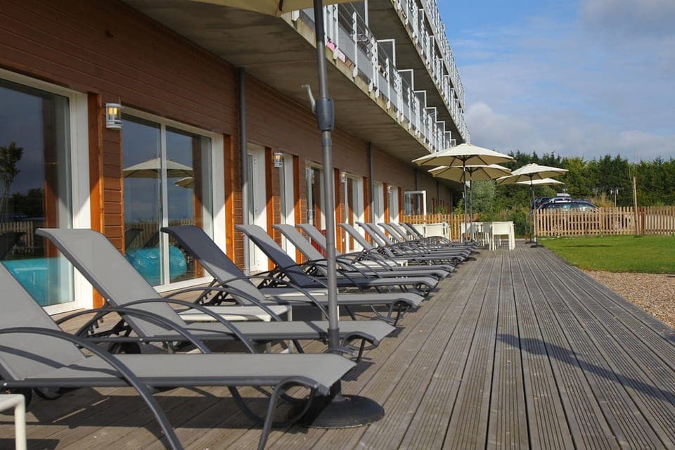 You will love to enjoy a relaxing vacation at this prime destination!