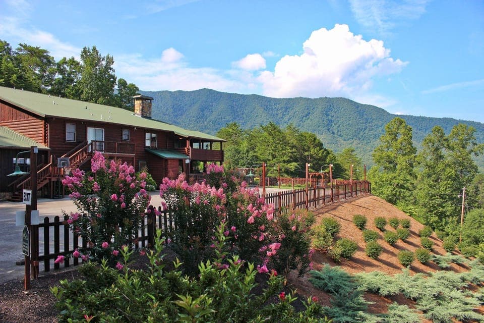 Elk Lodge- perfect for the family reunion or group retreat!