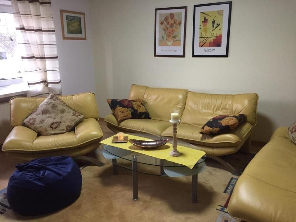 Living area. Picture 12