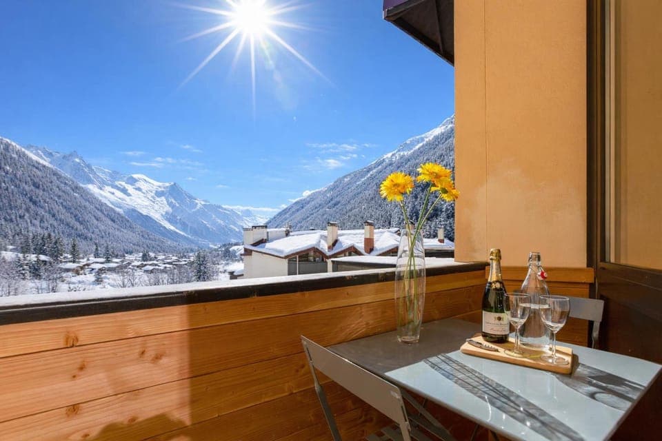 Sunny and peaceful balcony with fantastic views of Mont Blanc
