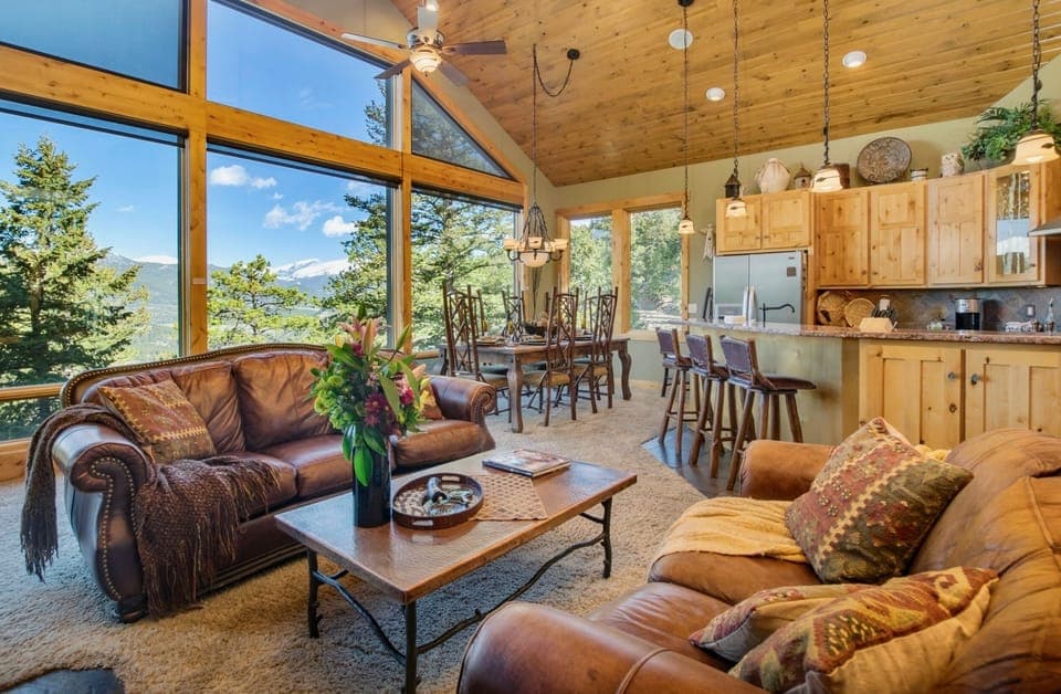 Indoors, Room, Living Room, Furniture, Couch