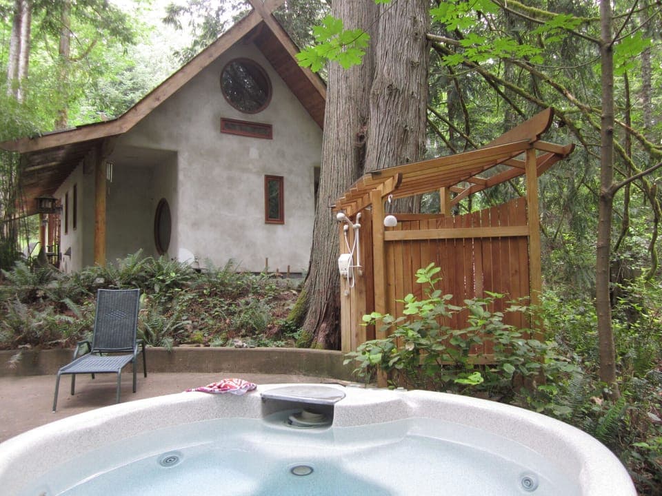 Hot tub view of cottage and shower temple
