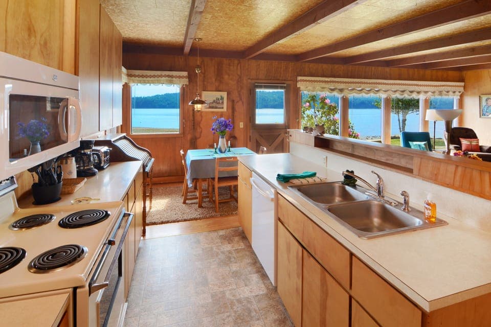 Kitchen with plenty of counter space