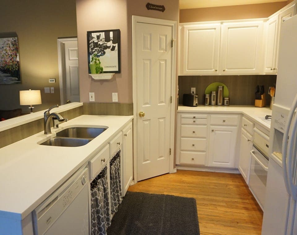 Kitchen with quartz countertops 