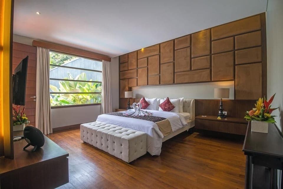 3 BR ENTRD Modern Villa Seminyak