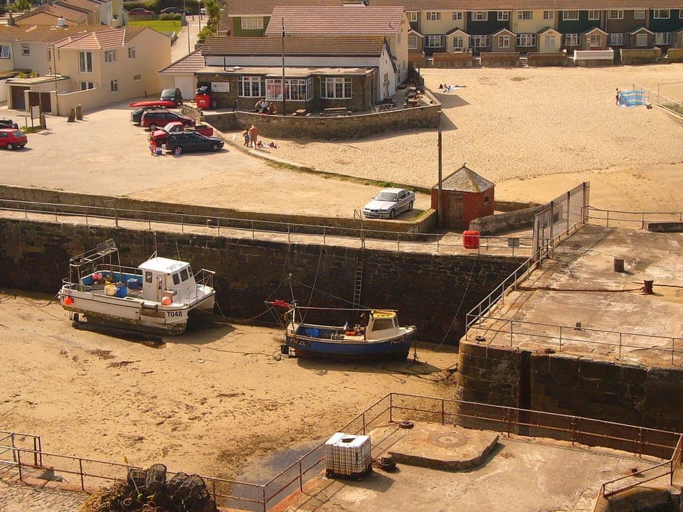 THE WATERFRONT PUB JUST ONE OF THREE NEXT TO THE HISTORIC HARBOUR