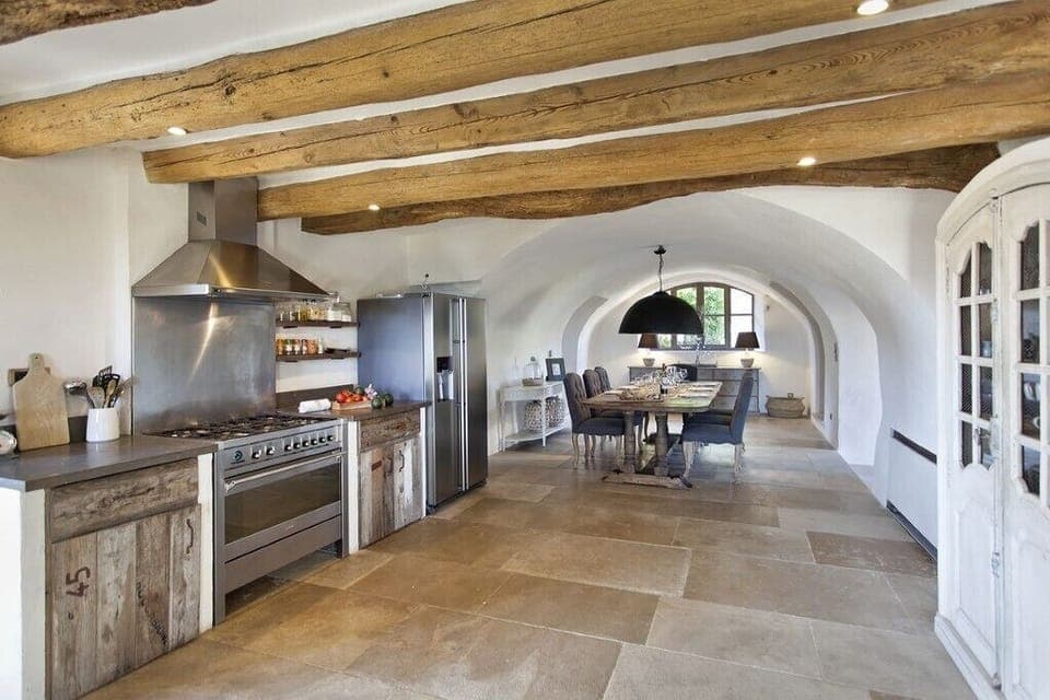 In such a food-centric destination, a large space to cook & dine is a must have.