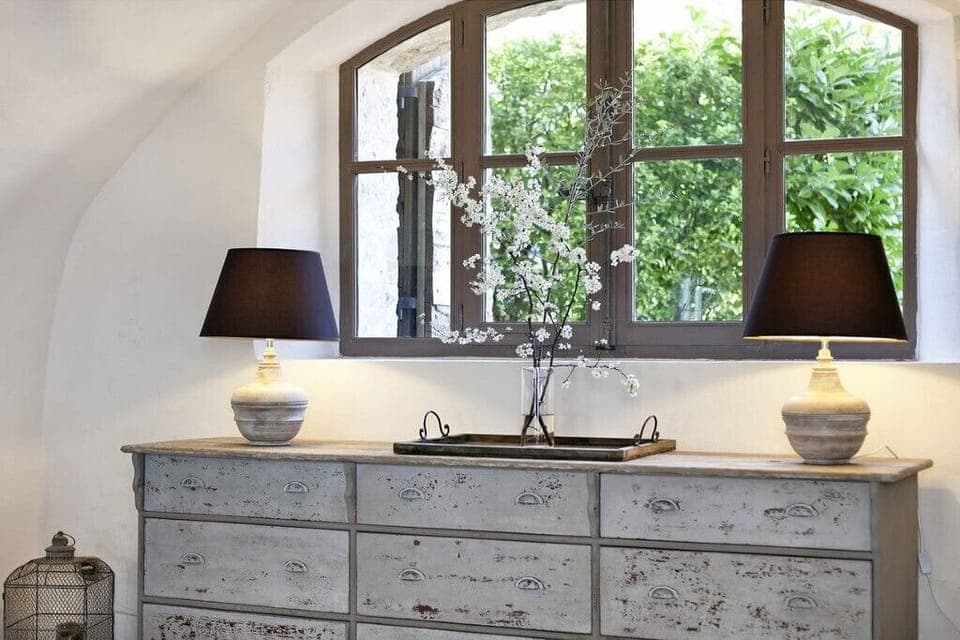 Attention to details and authentic materials have guided our renovation.