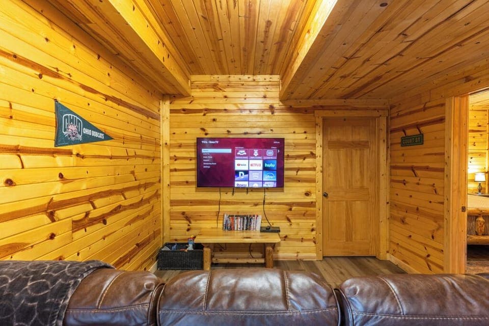Bobcat Bluff Hocking Hills | Basement Rec Room