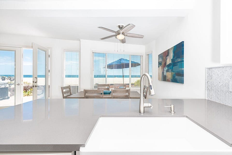 Ocean view from the kitchen?...ok... I'll cook. You clean.
                