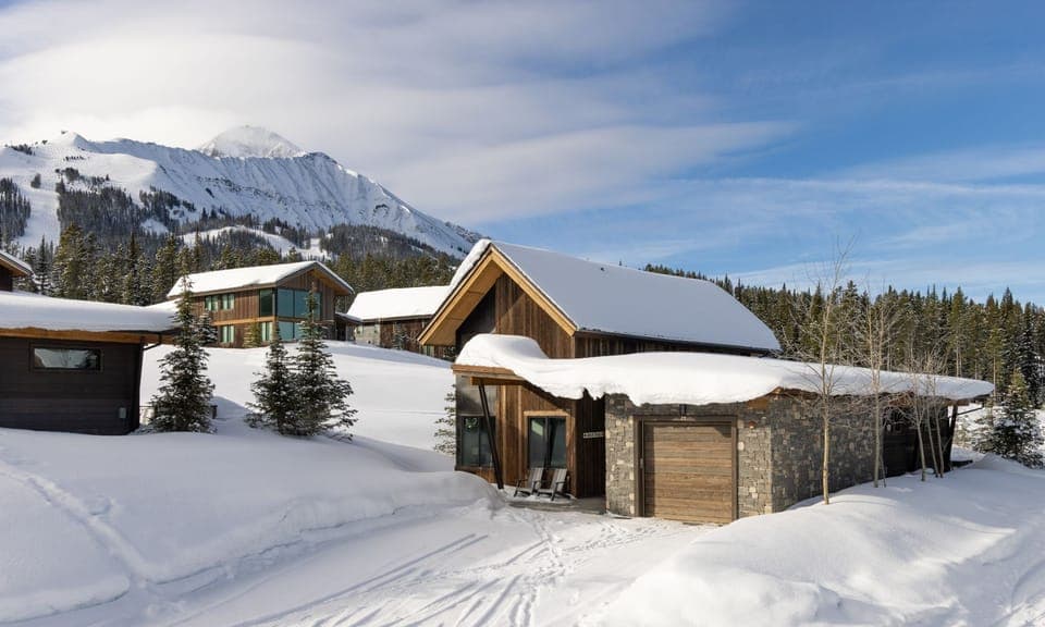 Silvertip 22 Exterior, 1